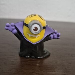 2019 McDonald's The Rise of Gru Minion Vampire Dracula Happy Meal Toy